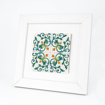 Piastrella in ceramica 10x10 stampata, con cornice in legno color bianco
